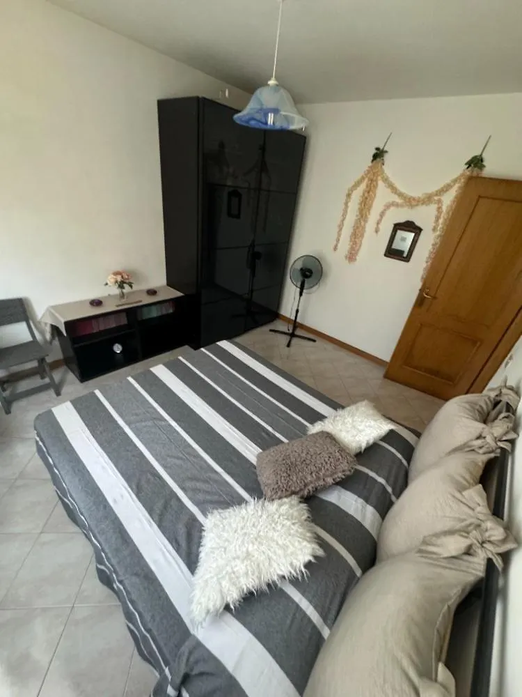 La Casa Di Mihaela Lägenhet Cinquale 0*,